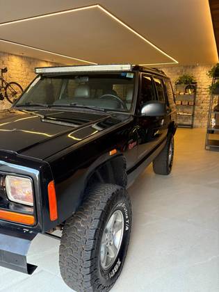 JEEP CHEROKEE 4.0 RUBICON 4X4 6I 12V GASOLINA 4P AUTOMÁTICO